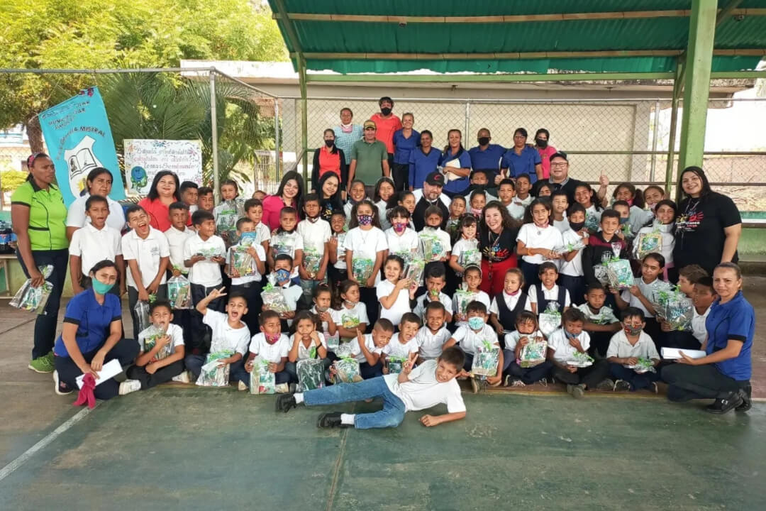 Unidos en jornada ambiental.