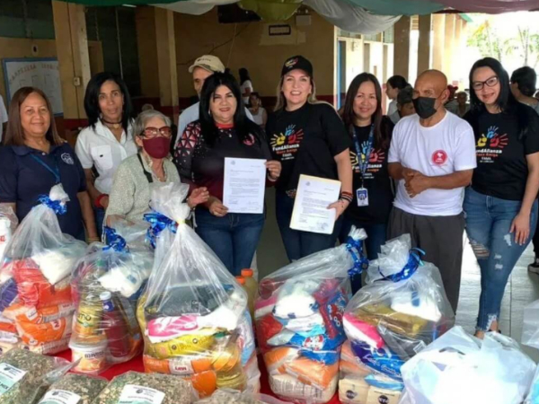 Entregamos alimentos y medicinas para los adultos mayores de Maturín. 29 de Mayo 2023.
                  